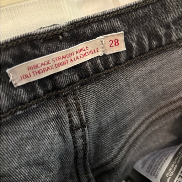 Levi’s Ribcage Straight Leg - Picture 4 of 4